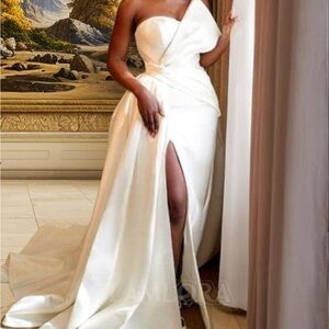 Sweetheart Sleeveless Sweep Train Satin Glam Wedding Dress With Slit
